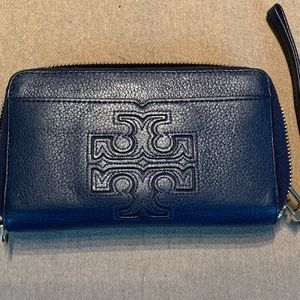 Tori Burch wristlet in blue
